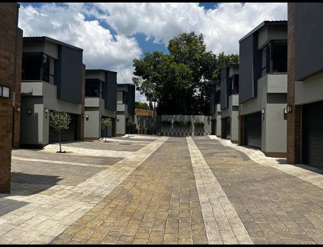 3 BEDROOM CLUSTER FOR SALE IN MENLO PARK